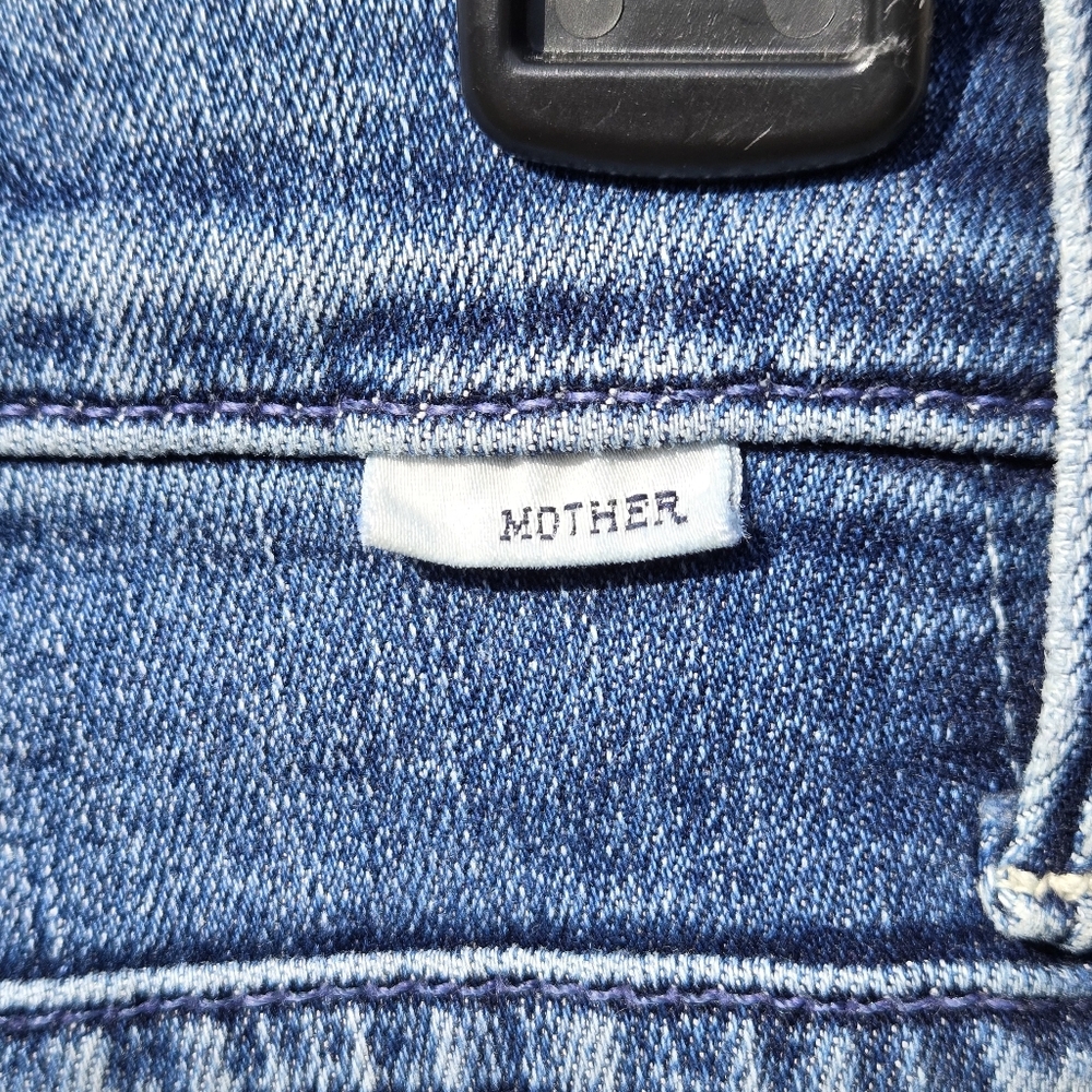 MOTHER The Weekender Fray Jeans Groovin 26 - Picture 4 of 16
